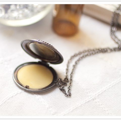 Gør-det-selv – Sådan laver du selv faste parfumer